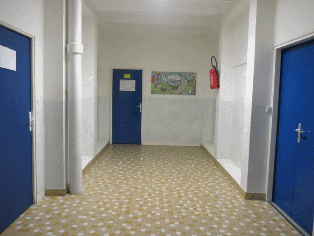 Image animée du bout du couloir du rez-de-chaussée